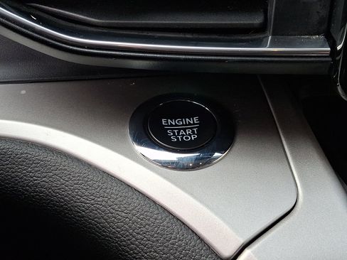 Certified 2022 Ford Explorer XLT w/ Equipment Group 202A image 25