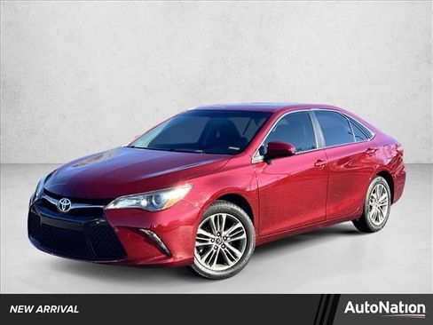 Used 2017 Toyota Camry SE image 1