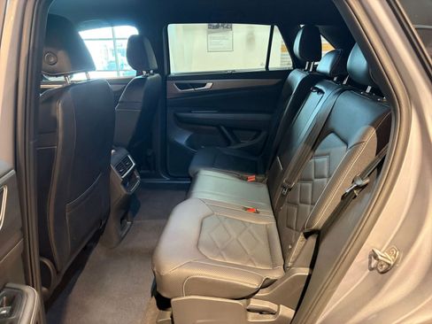 Used 2025 Volkswagen Atlas Cross Sport SE image 27