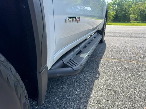 Used 2020 GMC Sierra 1500 AT4 w/ AT4 Premium Package AWD/4WD image 17