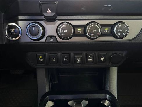 Used 2019 Toyota Tacoma TRD Off-Road w/ Technology Package AWD/4WD image 20