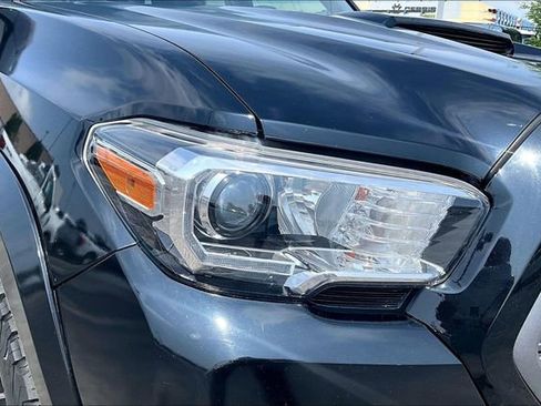 Used 2020 Toyota Tacoma TRD Sport w/ Technology Package AWD/4WD image 31