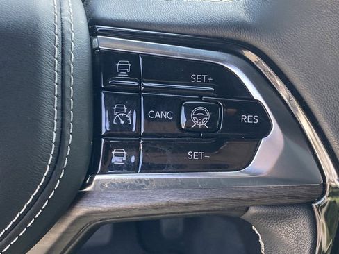 Used 2023 Jeep Grand Cherokee Overland w/ Advanced Protech Group III image 19