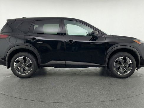 Used 2025 Nissan Rogue SV image 11