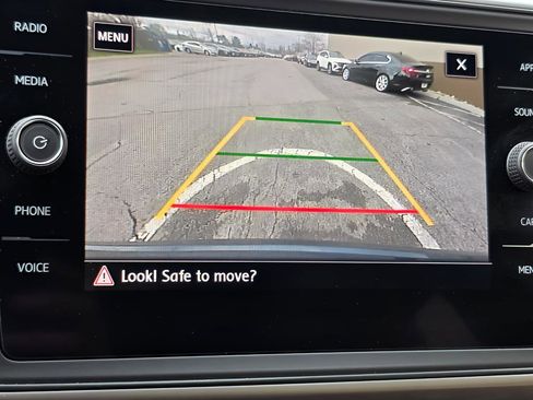 Used 2020 Volkswagen Atlas Cross Sport SE w/ Panoramic Sunroof Package image 30