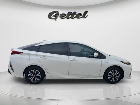 Used 2018 Toyota Prius Prime Advanced FWD image 3
