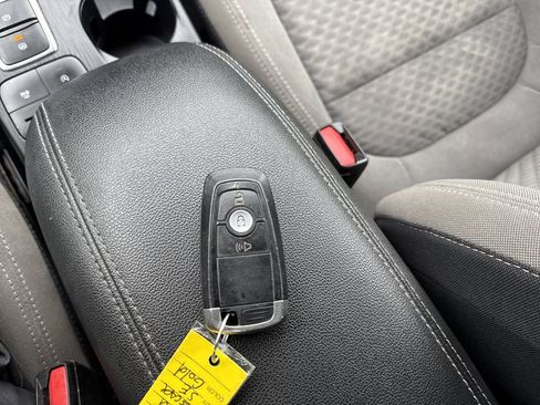 Used 2020 Ford Escape SE image 26