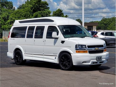 Used 2023 Chevrolet Express 2500 RWD image 9
