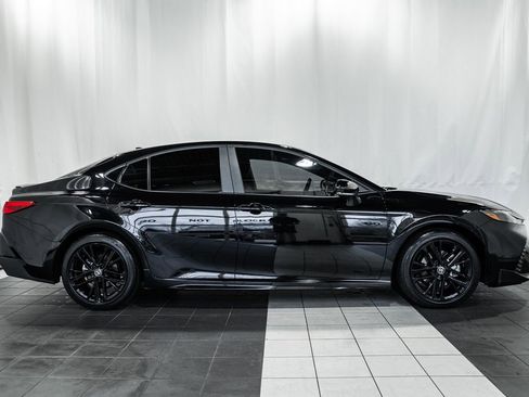 Used 2026 Toyota Camry SE w/ Convenience Package image 3