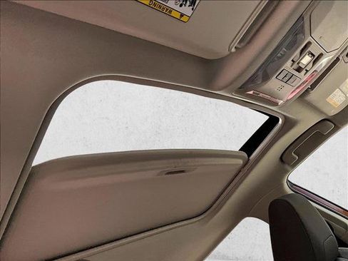 Used 2022 Toyota RAV4 XLE w/ Convenience Package FWD image 16