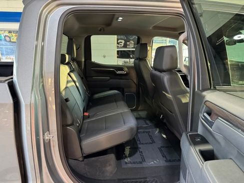 Used 2025 GMC Sierra 1500 SLT image 13