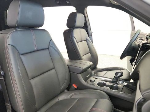 Used 2023 Chevrolet Traverse RS FWD image 42