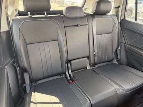 Used 2023 Volkswagen Tiguan SE AWD/4WD image 18