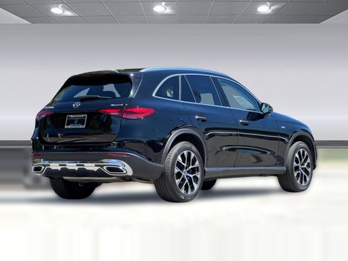 Used 2025 Mercedes-Benz GLC 350e 4MATIC image 9