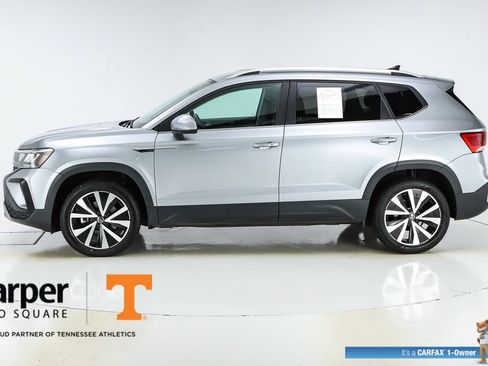 Used 2024 Volkswagen Taos SE FWD image 2