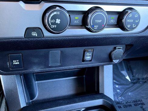 Certified 2019 Toyota Tacoma SR5 image 31