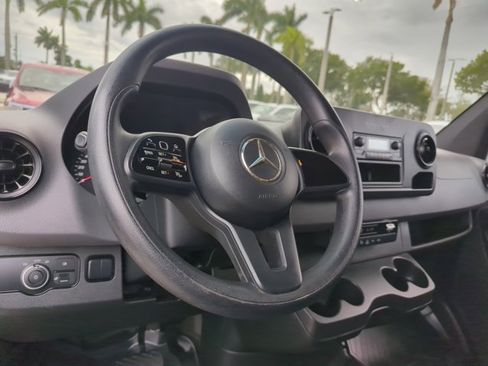 Used 2021 Mercedes-Benz Sprinter 2500 image 28