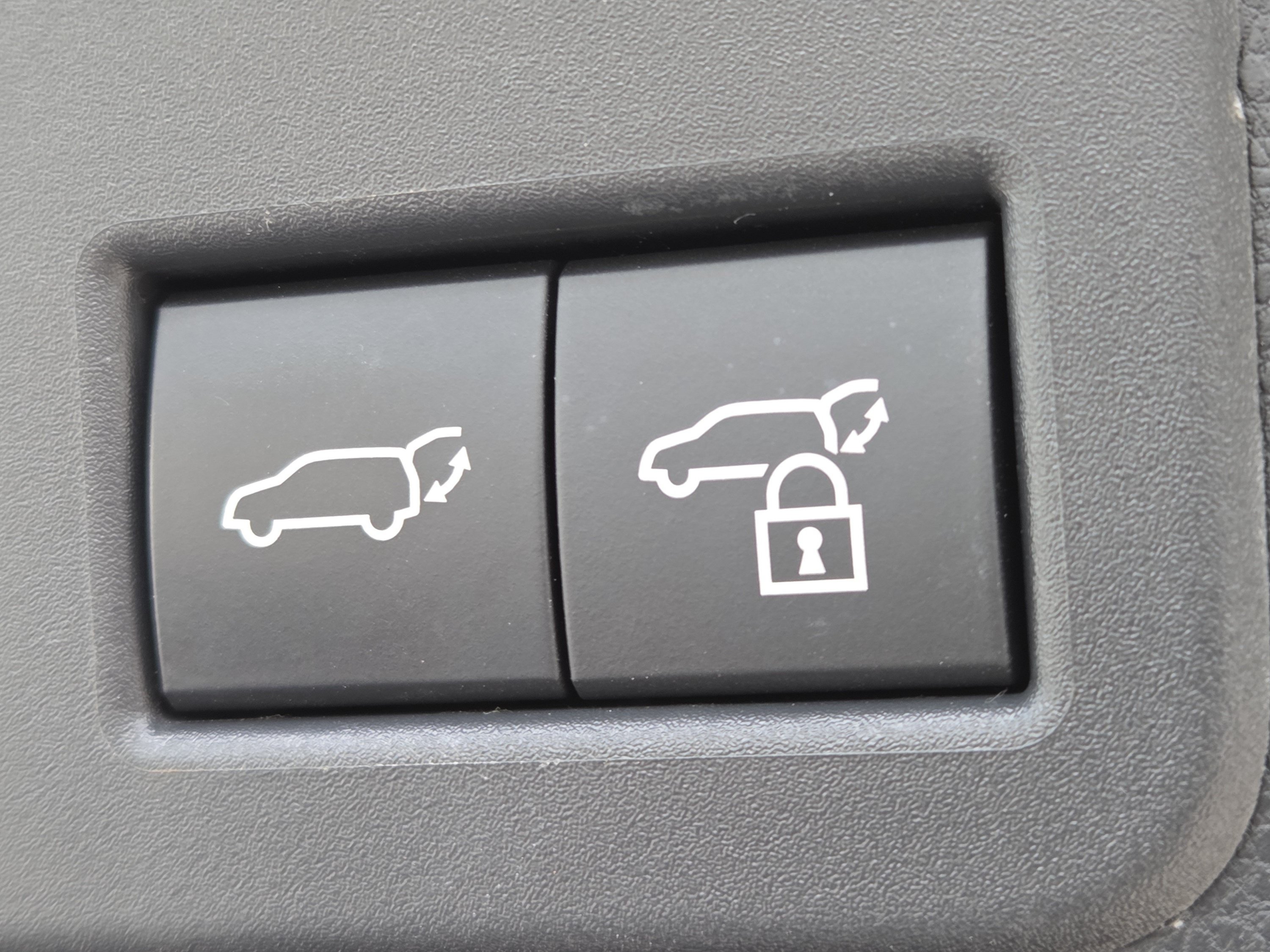 Used 2025 Toyota 4Runner Limited AWD/4WD image 33