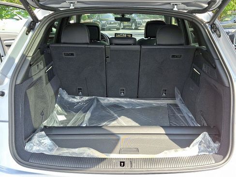 Certified 2025 Audi Q5 Prestige image 29