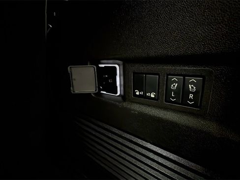 Used 2025 GMC Yukon Denali image 47