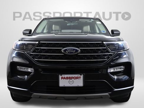 Used 2023 Ford Explorer XLT w/ Equipment Group 202A AWD/4WD image 2