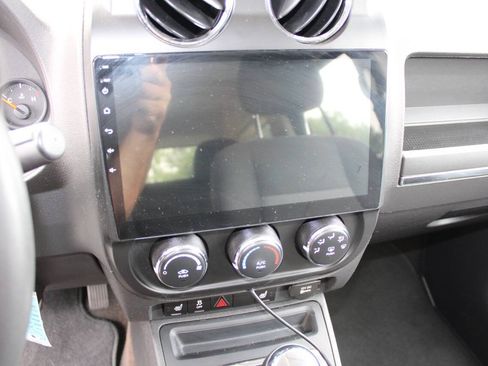 Used 2013 Jeep Patriot Latitude w/ Sun/Sound Group AWD/4WD image 15