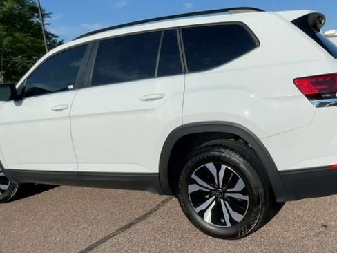 Used 2024 Volkswagen Atlas SE AWD/4WD image 4