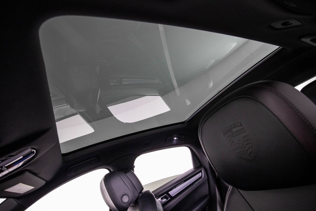 Used 2023 Porsche Cayenne Platinum Edition AWD/4WD image 26