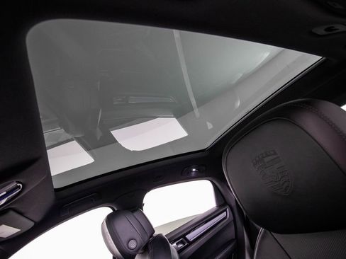 Used 2023 Porsche Cayenne Platinum Edition AWD/4WD image 26