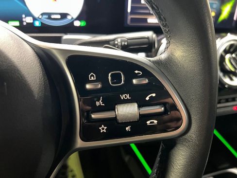 Used 2022 Mercedes-Benz EQB 300 4MATIC image 29