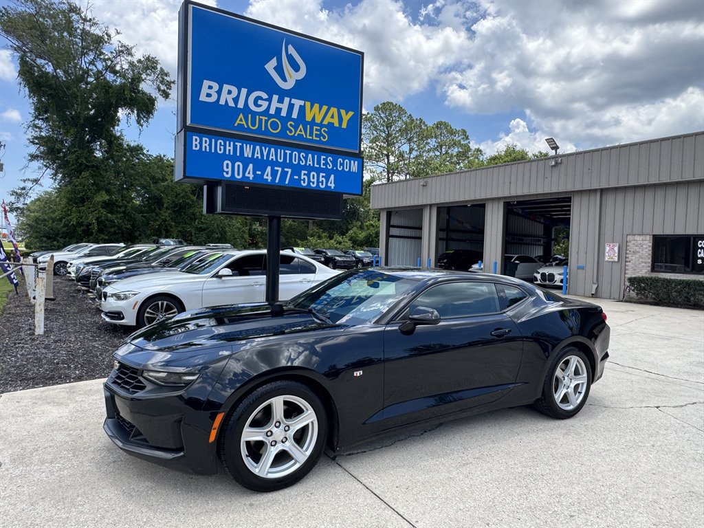 Used 2020 Chevrolet Camaro LT RWD image 1