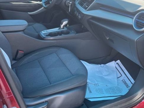 Used 2025 Chevrolet Trax LS image 9