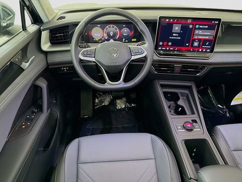 New 2026 Volkswagen Tiguan SE FWD image 23