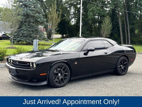 Used 2015 Dodge Challenger R/T Scat Pack w/ Leather Interior Group RWD image 3