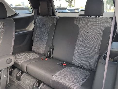 Used 2019 Chevrolet Traverse LT FWD image 29