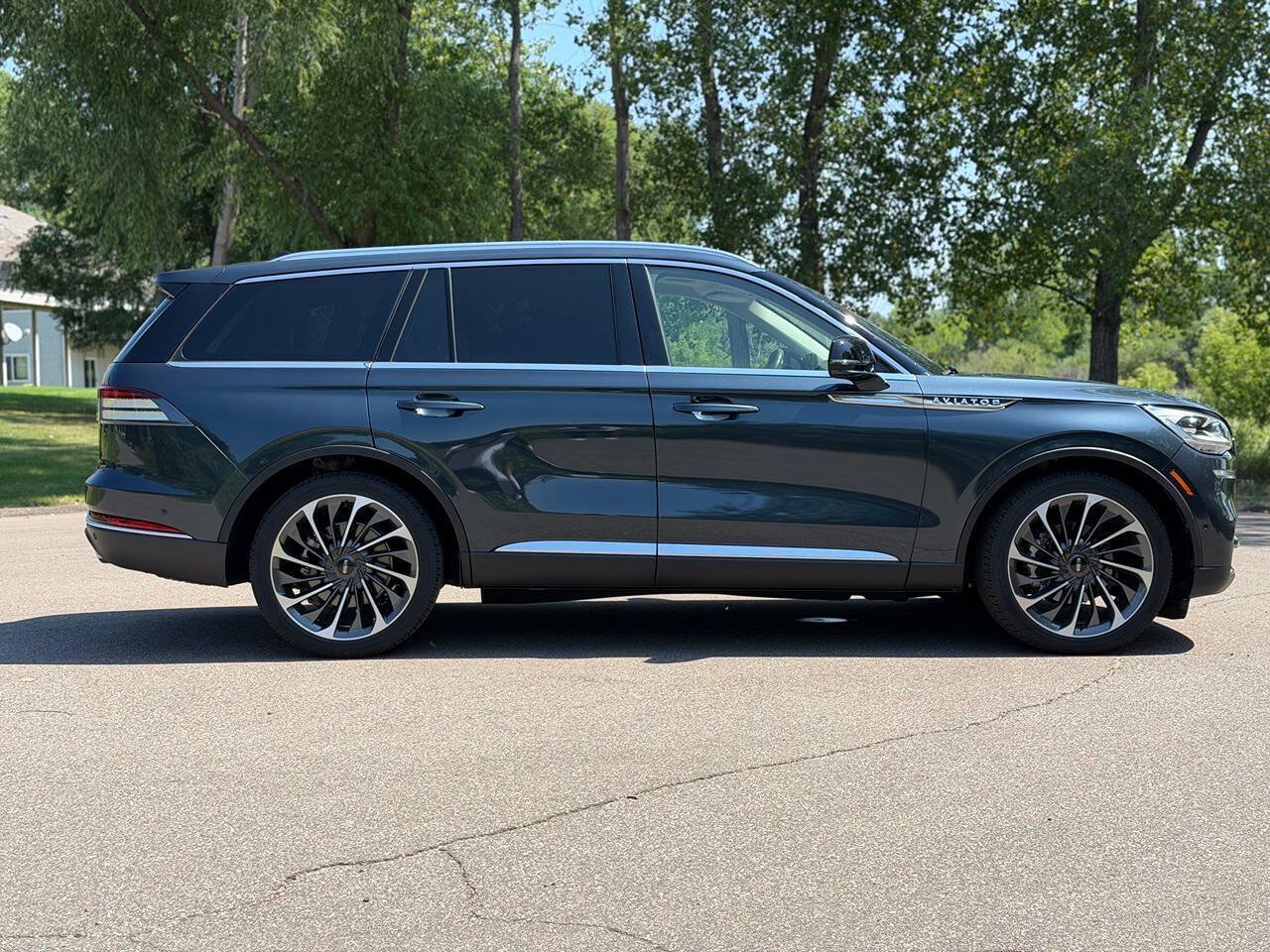 Used 2024 Lincoln Aviator Reserve w/ Equipment Group 201A AWD/4WD image 5