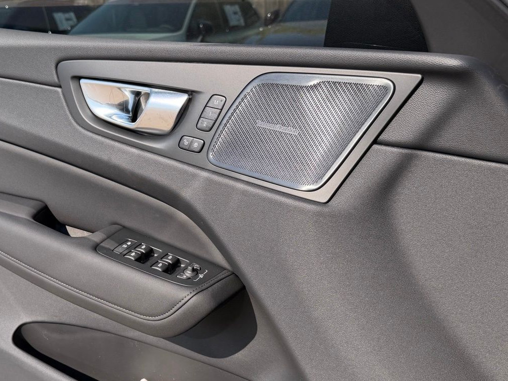New 2027 Volvo XC60 B5 Plus AWD/4WD image 14