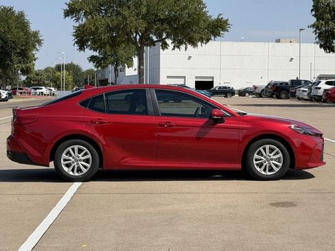 Used 2025 Toyota Camry LE w/ Convenience Package FWD image 3