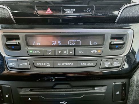 Used 2021 Honda Pilot Touring image 16