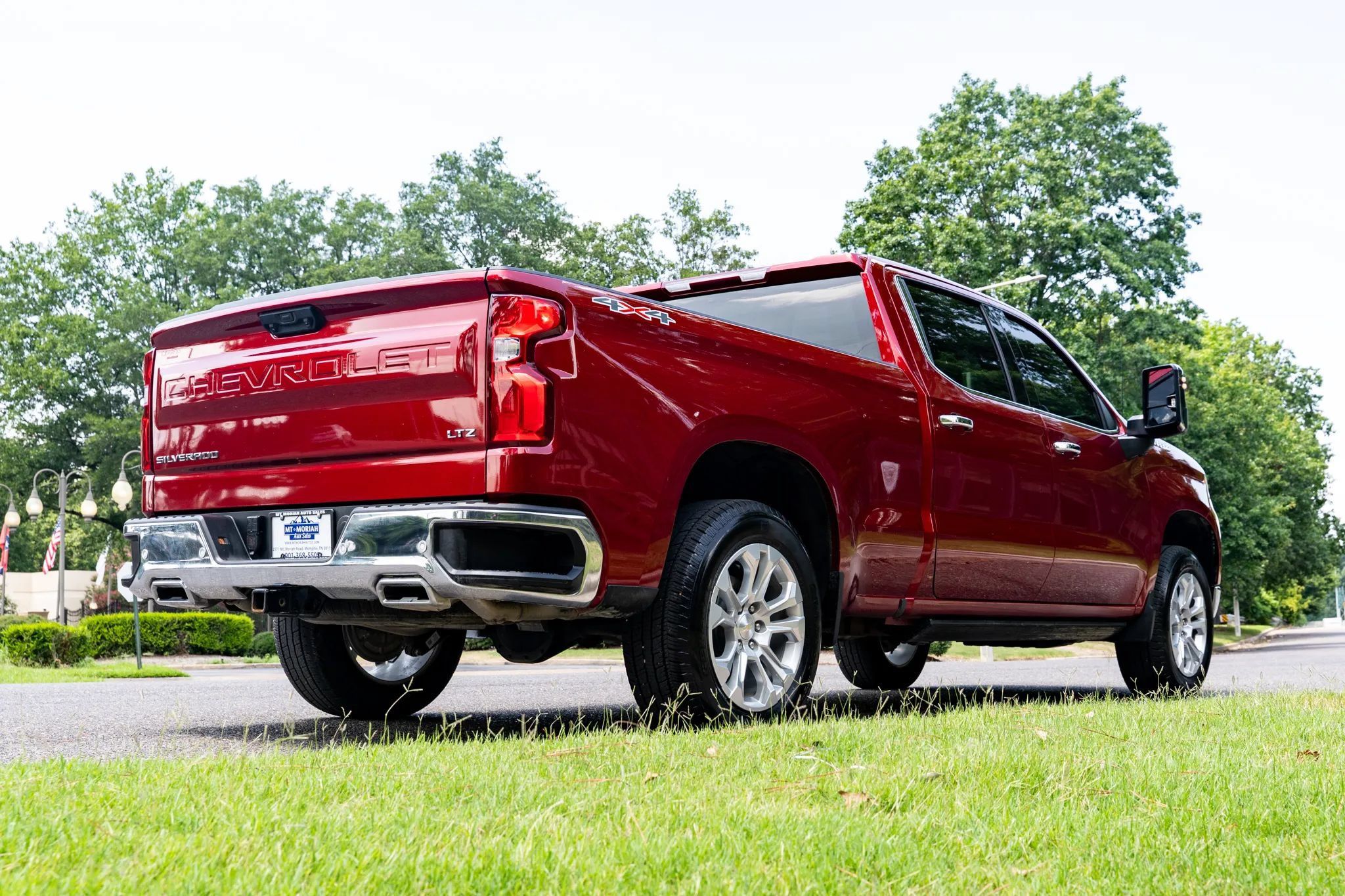 Used 2024 Chevrolet Silverado 1500 LTZ AWD/4WD image 5