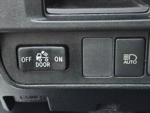 Used 2018 Toyota Tacoma SR5 RWD image 13