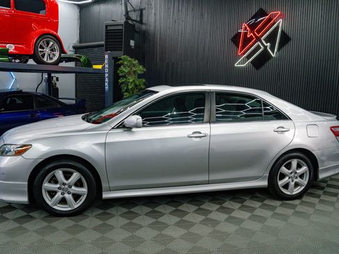 Used 2009 Toyota Camry SE FWD image 6