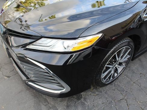 Used 2021 Toyota Camry XLE image 10