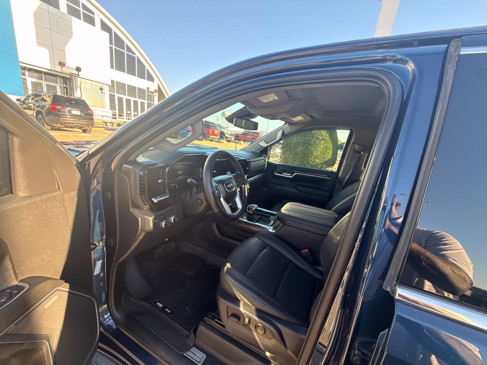 Used 2023 GMC Sierra 1500 SLT AWD/4WD image 8