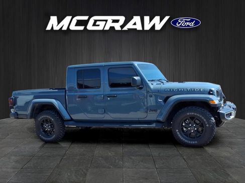 Used 2025 Jeep Gladiator Sport AWD/4WD image 4