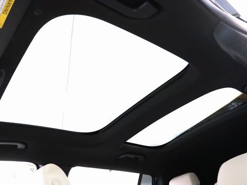 Certified 2025 Mercedes-Benz GLB 250 4MATIC image 11