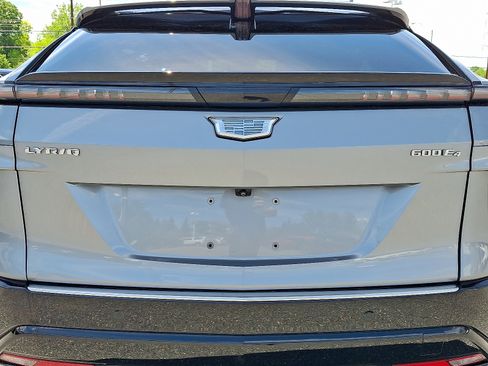 Used 2024 Cadillac Lyriq Luxury AWD/4WD image 13