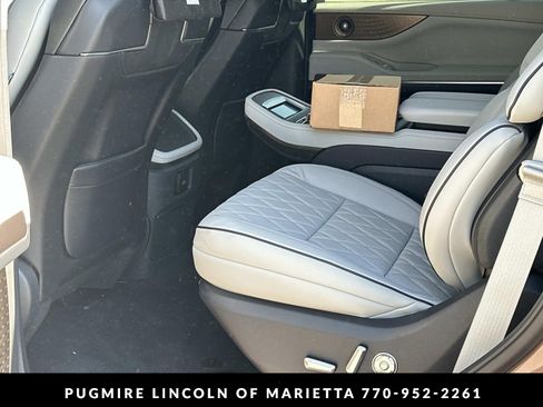 New 2026 Lincoln Navigator Black Label w/ Black Label Special Edition AWD/4WD image 7