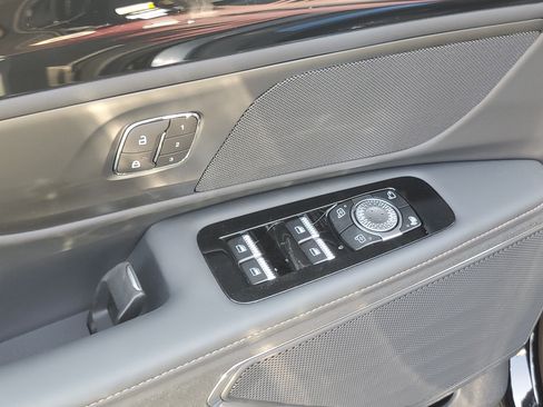 New 2026 Lincoln Nautilus Premier AWD/4WD image 9