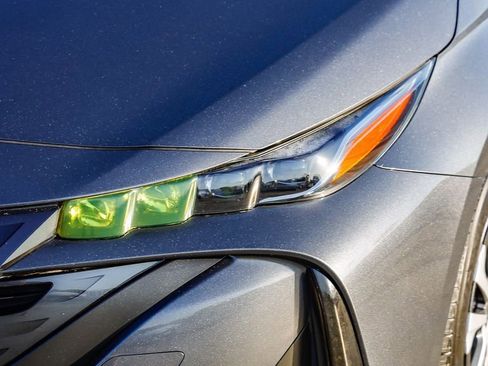 Used 2022 Toyota Prius Prime XLE FWD image 5